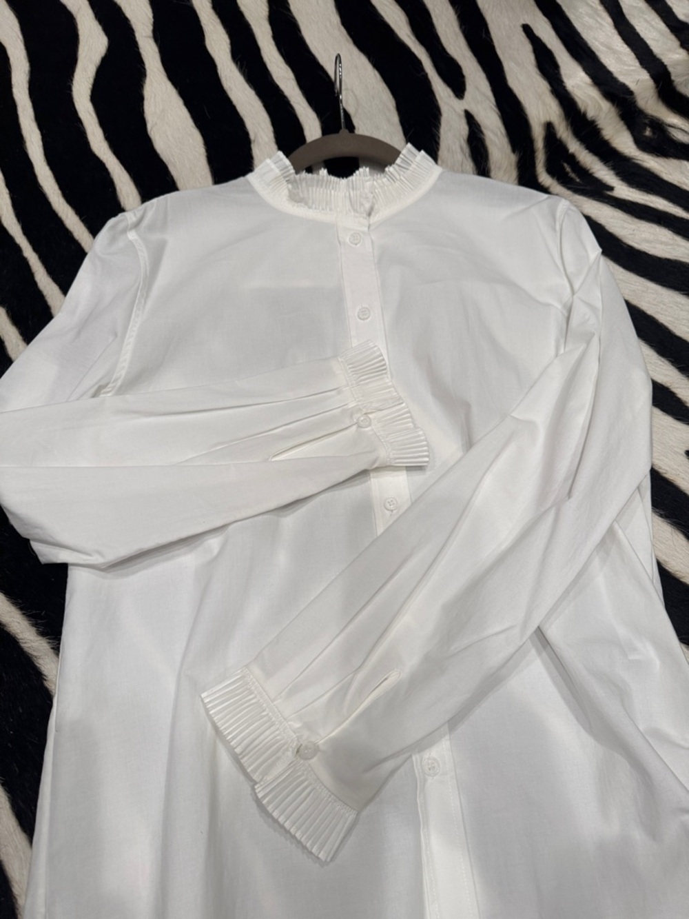 Zara White Ruffled-Neck and sleeve Cotton Button-Down Shirt excellent condition